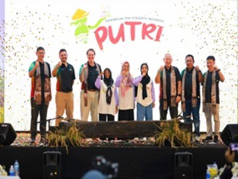 Foto Launching Putri