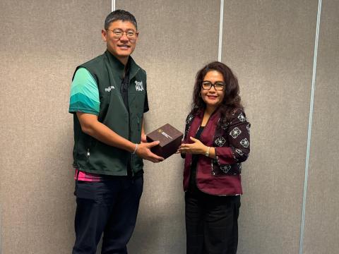 Ibu Silvi Charlotte Suamnti, S.E., M.S.E. bersama Bapak Eryanto - Presiden Direktur Syngenta Indonesia