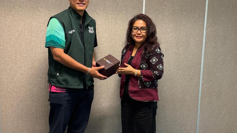 Ibu Silvi Charlotte Suamnti, S.E., M.S.E. bersama Bapak Eryanto - Presiden Direktur Syngenta Indonesia