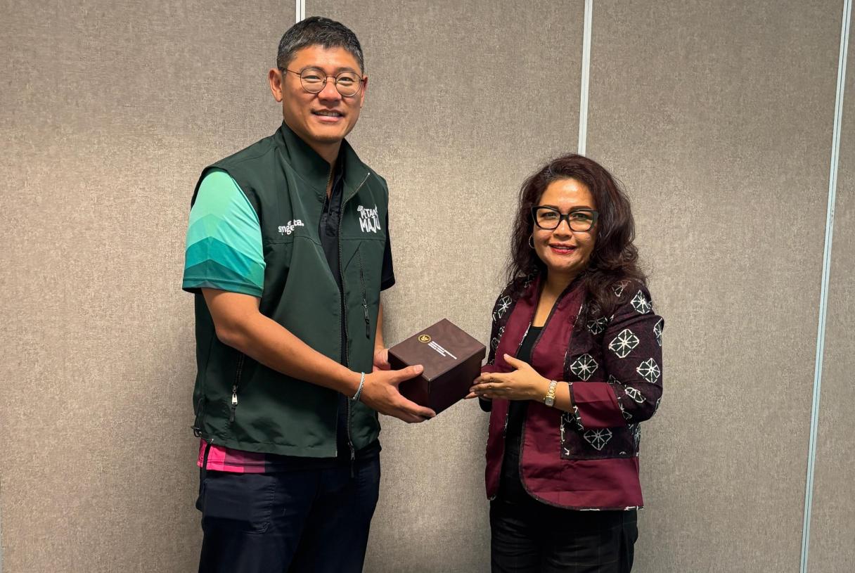 Ibu Silvi Charlotte Sumanti, S.E., M.S.E. bersama Bapak Eryanto - Presiden Direktur Syngenta Indonesia